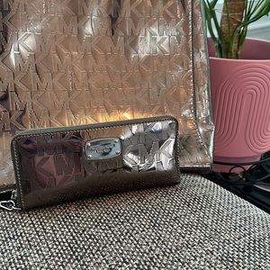 Michael Kors zipper wallet
